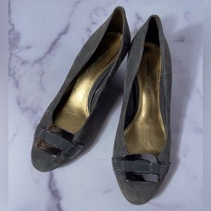 Antonio Melani Womens Gray Seude Wedge Heel Pumps Shoes Size 7
